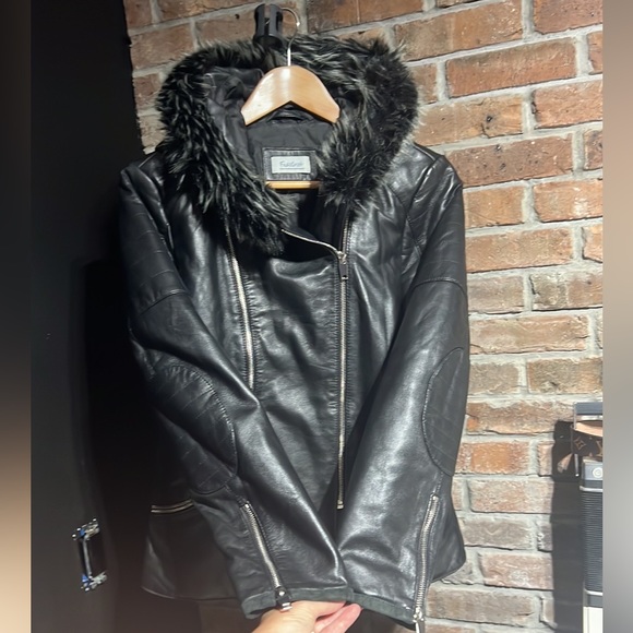 Fadcloset Leather Jacket with Fur Hoodie - Picture 5 of 16